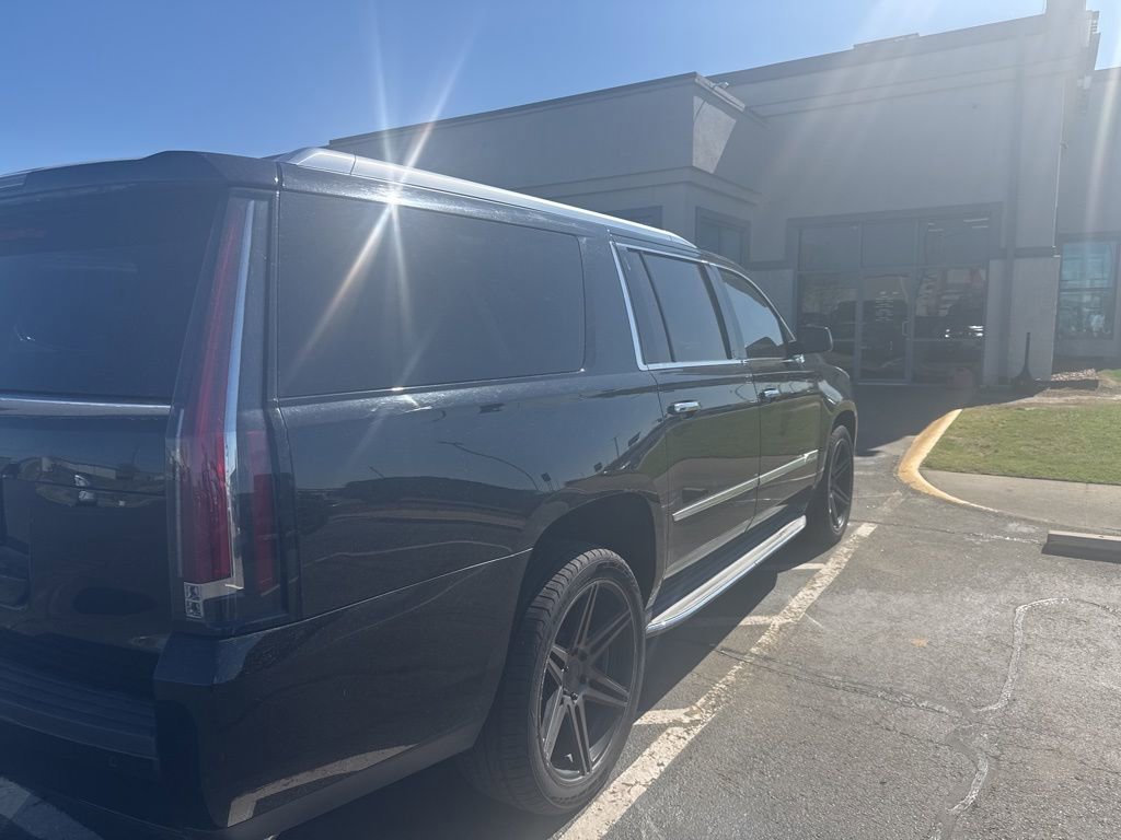 Used 2015 Cadillac Escalade ESV Luxury image 3