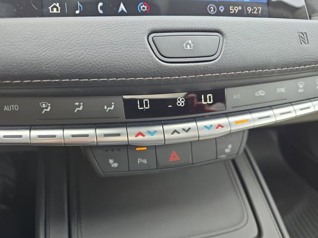 Used 2021 Cadillac XT4 Luxury w/ Cold Weather Package AWD/4WD image 27