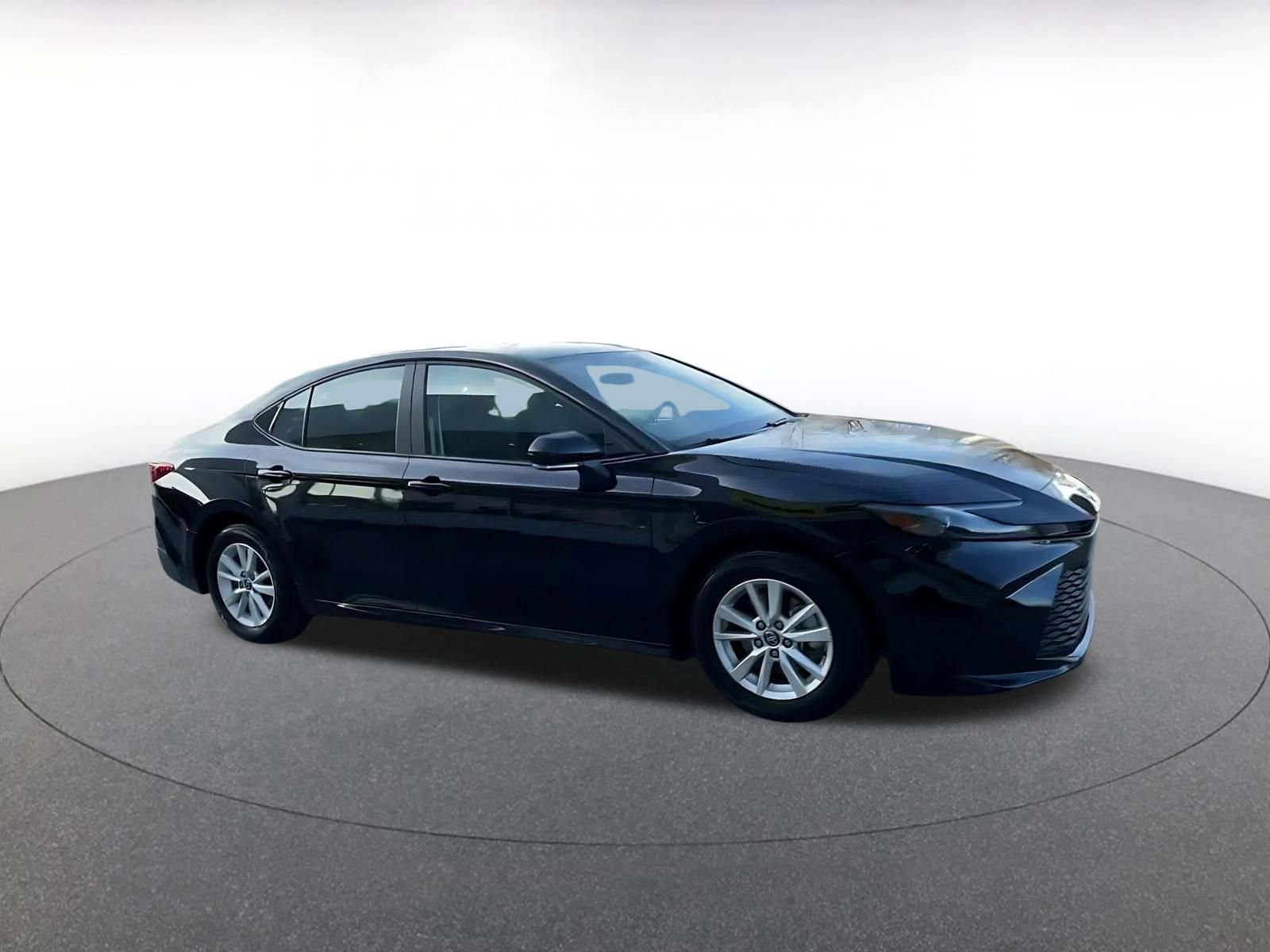 Used 2025 Toyota Camry LE image 2