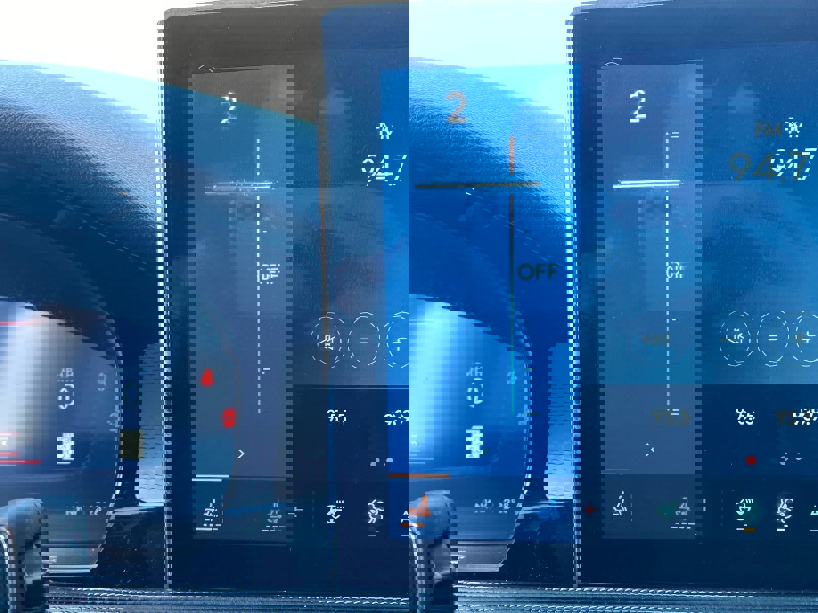 Used 2025 Lincoln Corsair Reserve image 14