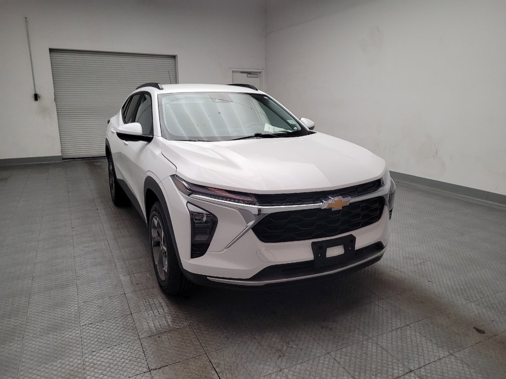 Used 2025 Chevrolet Trax LT FWD image 14