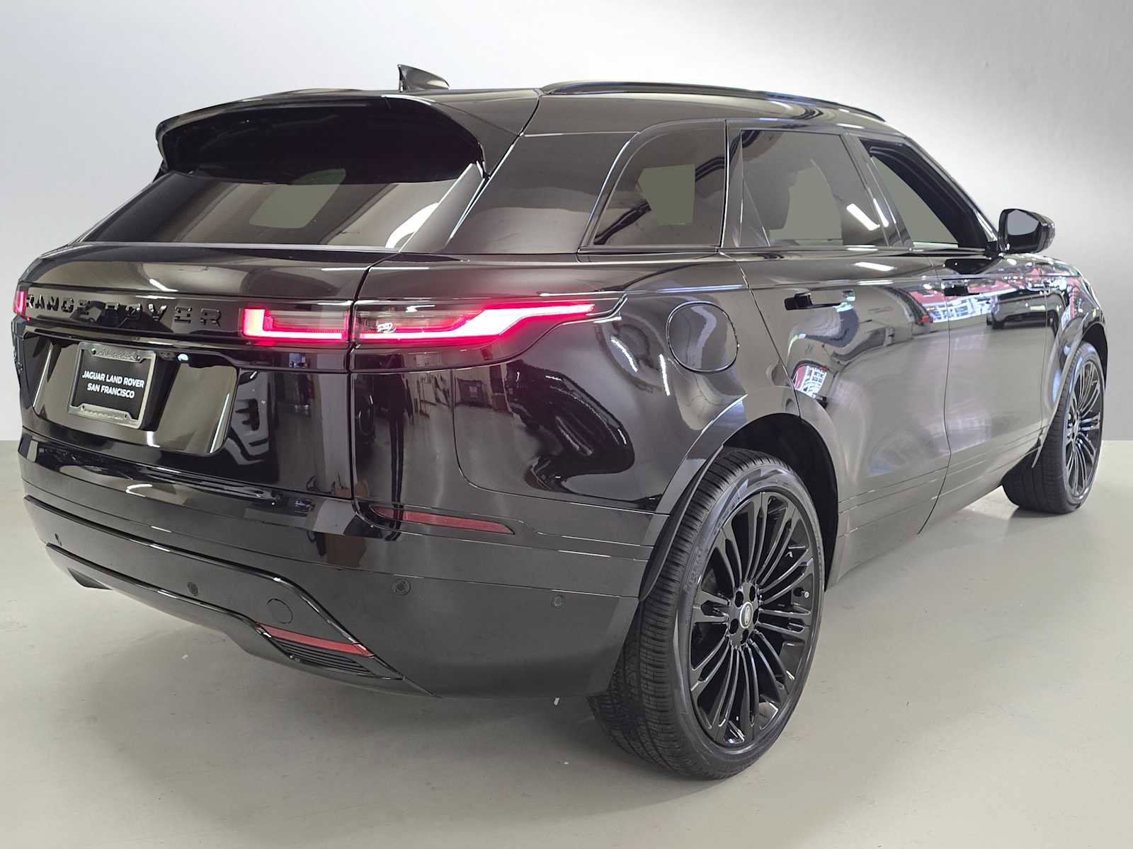 New 2026 Land Rover Range Rover Velar Dynamic SE image 5