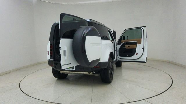 Used 2025 Land Rover Defender 90 X-Dynamic SE image 71
