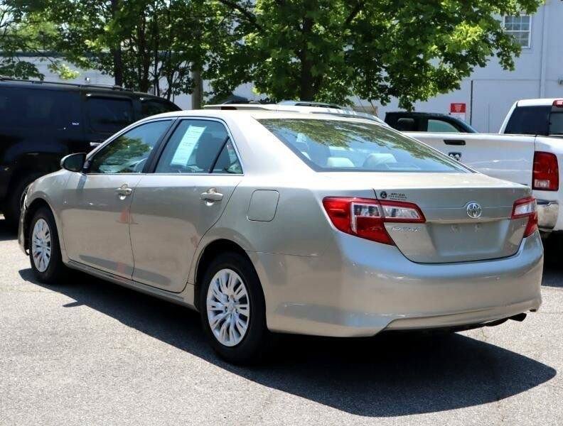 Used 2014 Toyota Camry LE FWD image 4