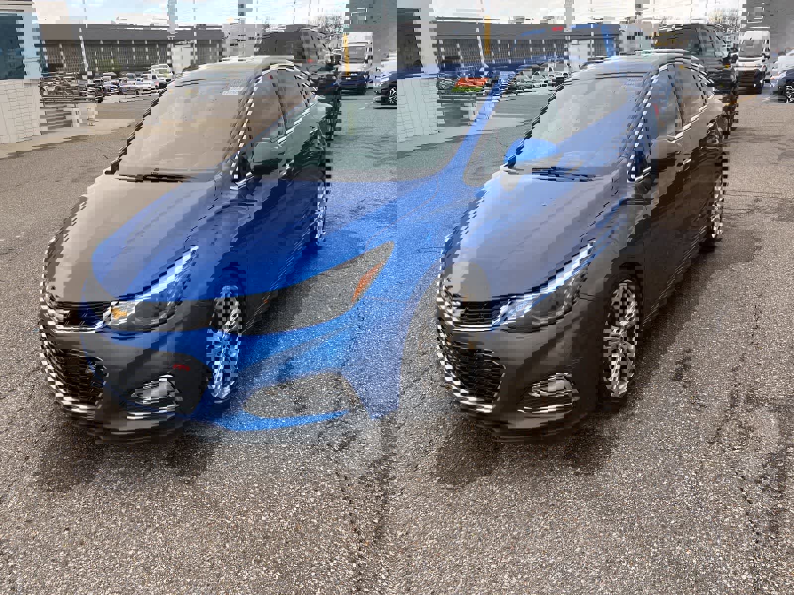 Used 2017 Chevrolet Cruze Premier FWD image 1