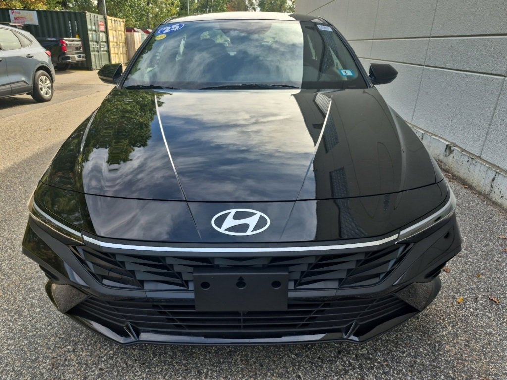 Used 2025 Hyundai Elantra Sport image 3