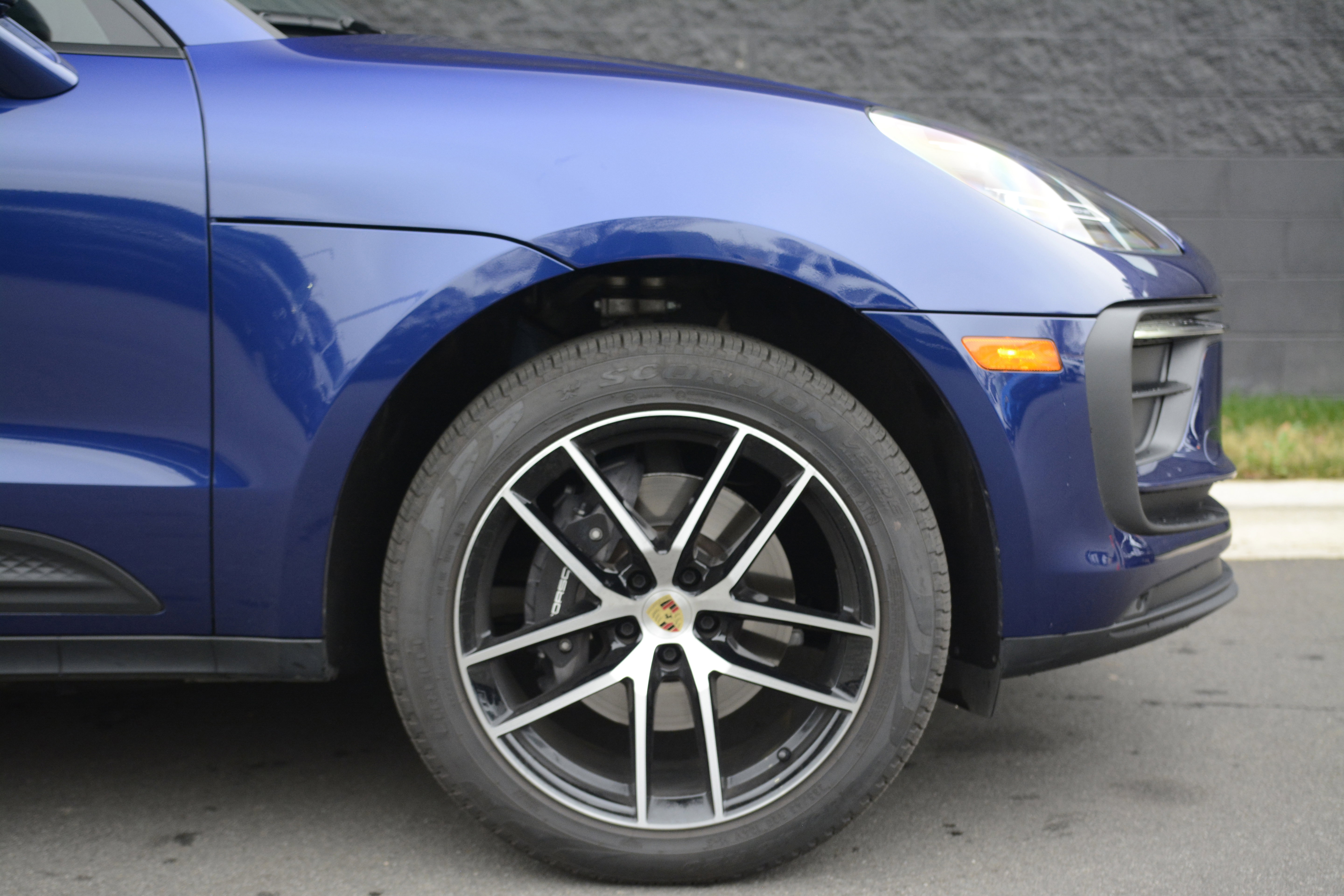 Certified 2025 Porsche Macan AWD/4WD image 43