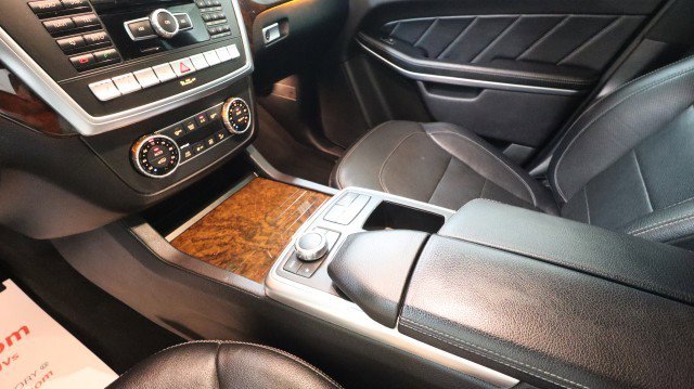Used 2016 Mercedes-Benz GL 550 4MATIC image 24