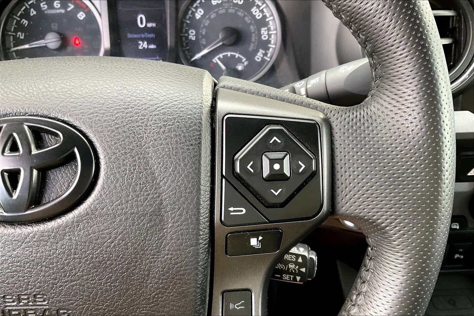 Used 2021 Toyota Tacoma TRD Off-Road w/ TRD Premium Off Road Package AWD/4WD image 11
