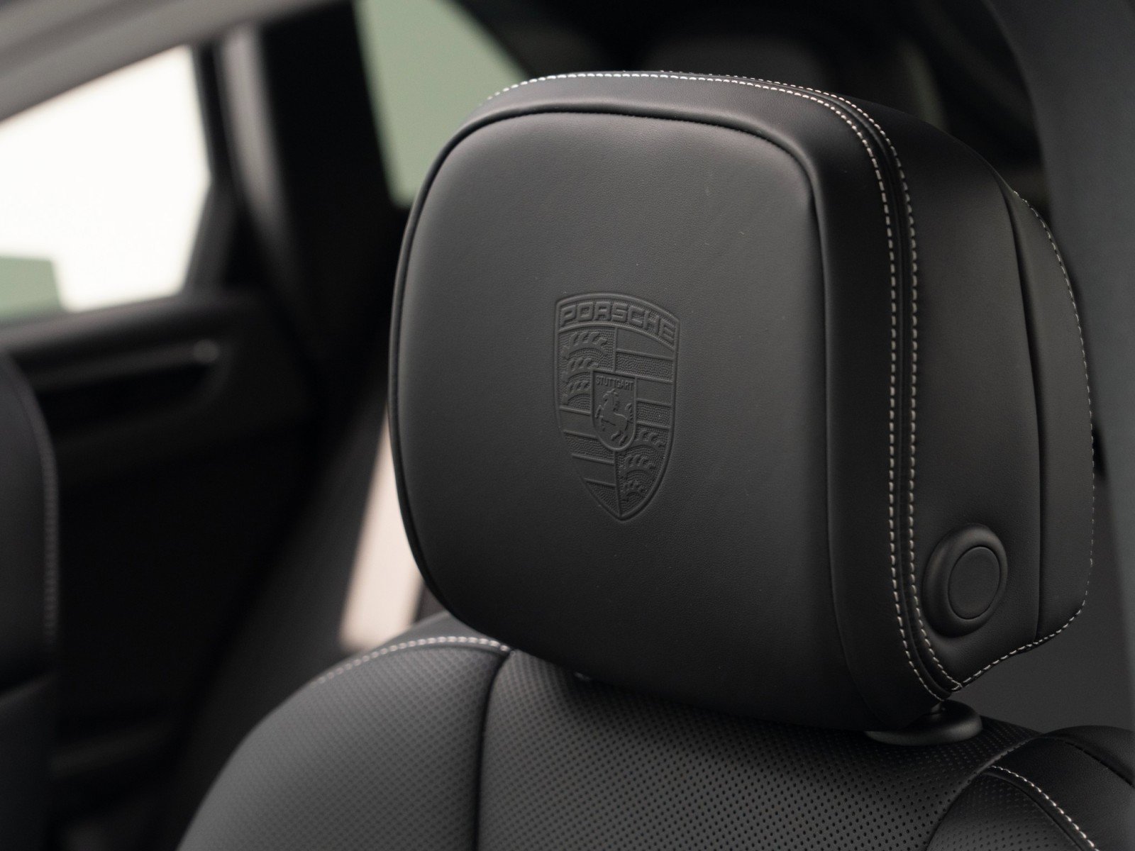 New 2026 Porsche Macan Turbo image 19