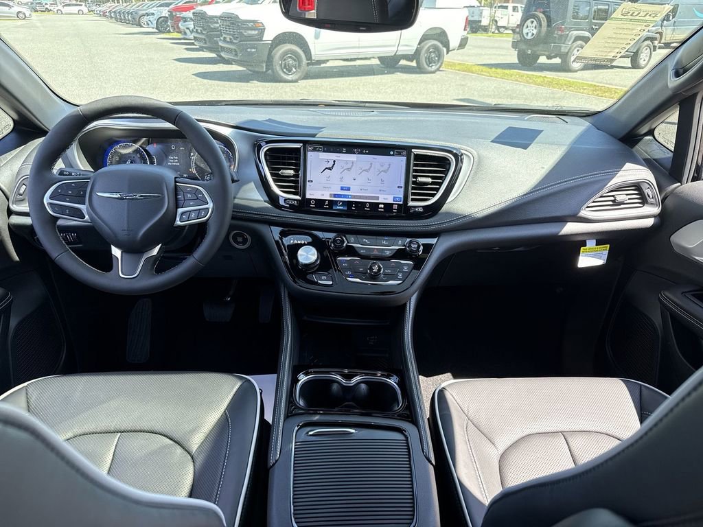 New 2026 Chrysler Pacifica Limited w/ Trailer Tow Group image 25