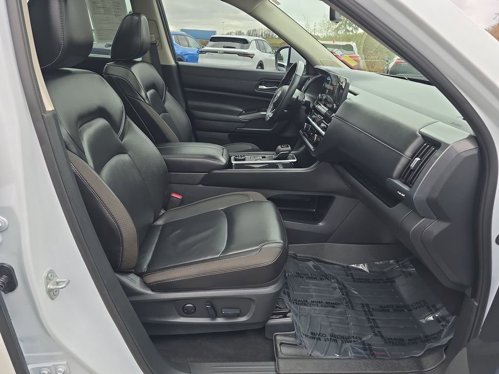 Used 2025 Nissan Pathfinder SL w/ SL Premium Package image 34