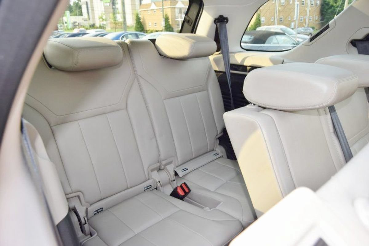 Used 2019 Land Rover Discovery HSE AWD/4WD image 39