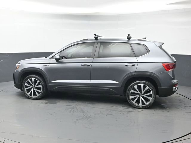 Used 2022 Volkswagen Taos SE FWD image 3