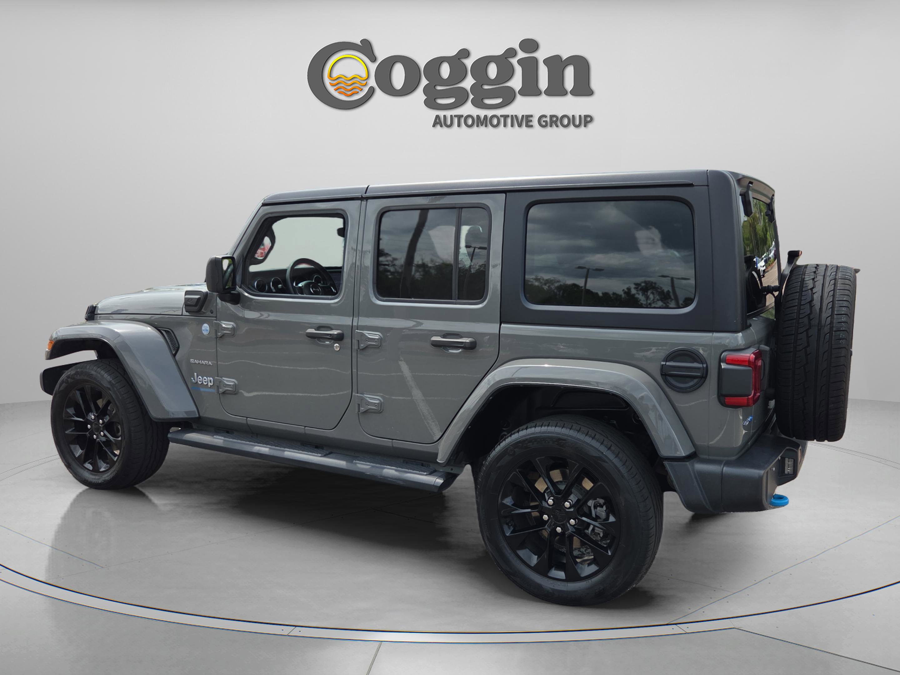 Used 2023 Jeep Wrangler Unlimited Sahara AWD/4WD image 3