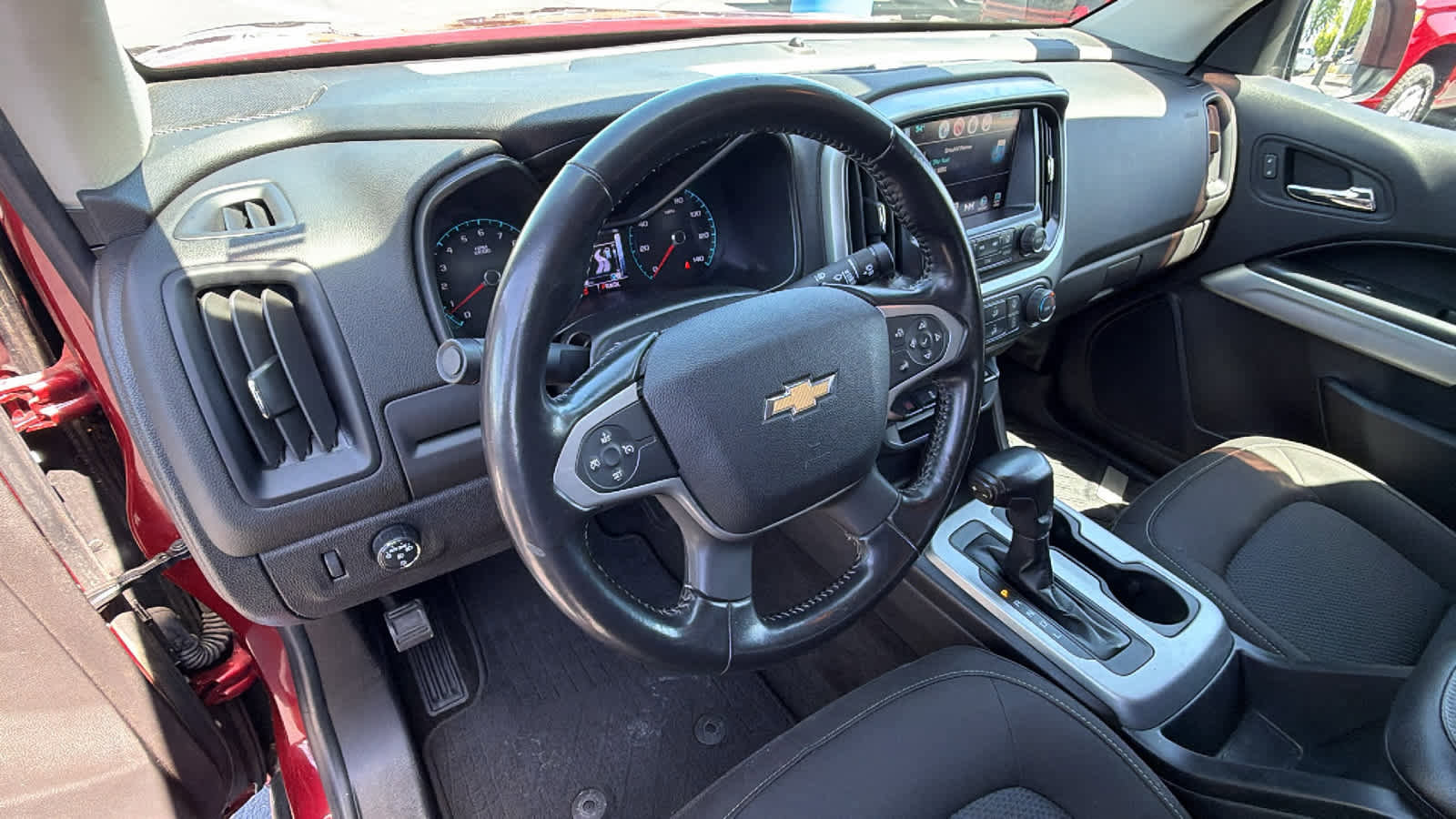 Used 2017 Chevrolet Colorado LT w/ LT Convenience Package RWD image 10