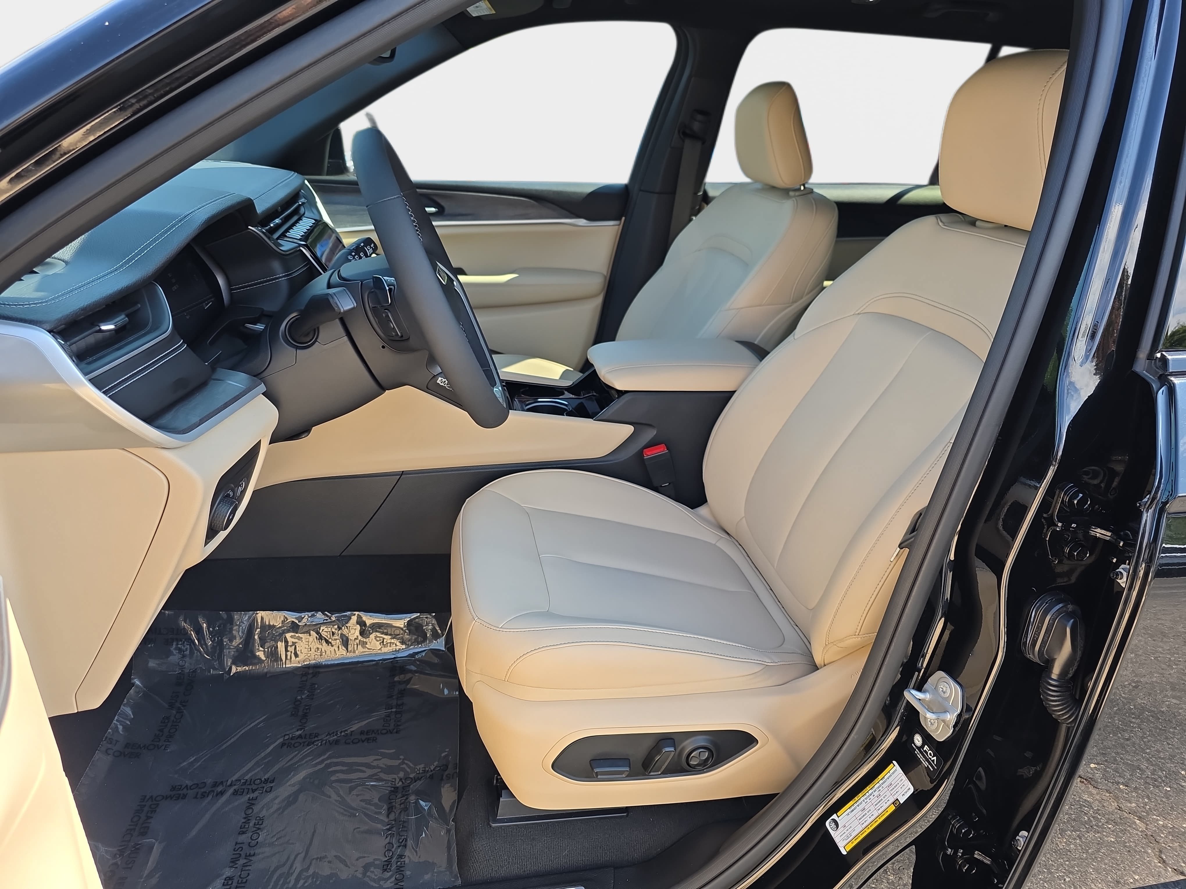 Certified 2023 Jeep Grand Cherokee L Limited w/ Black Appearance Package RWD image 13