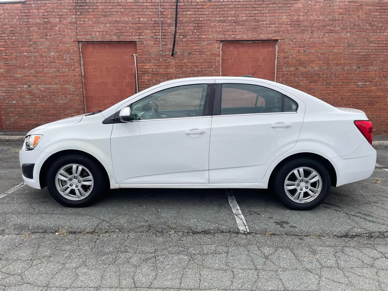 Used 2016 Chevrolet Sonic LT image 7