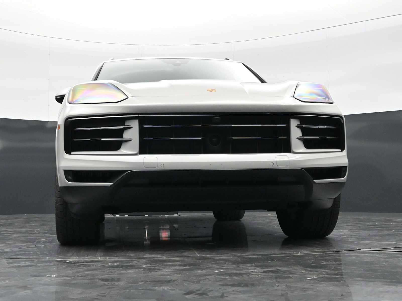 Certified 2025 Porsche Cayenne AWD/4WD image 43