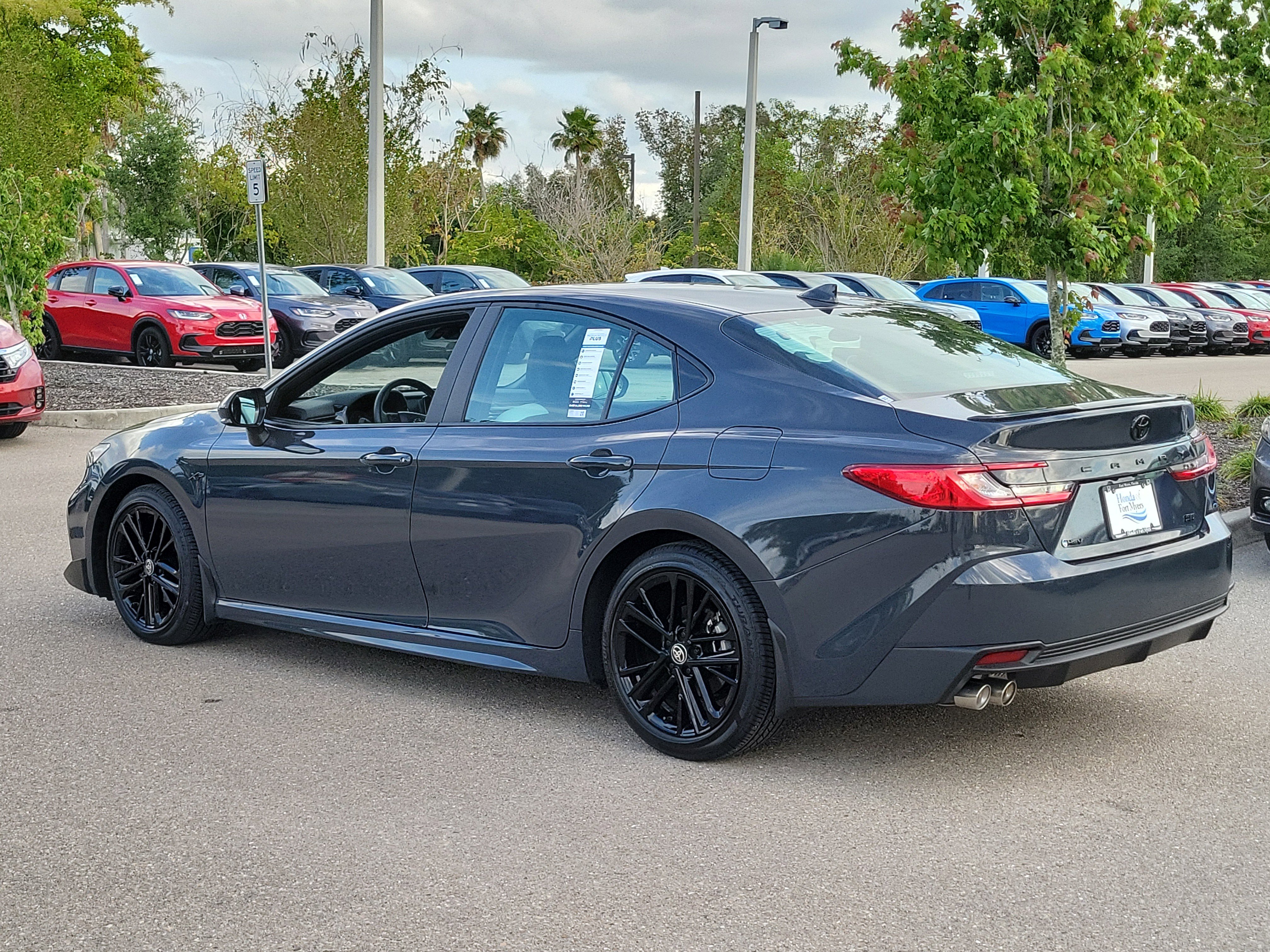 Used 2025 Toyota Camry SE image 4