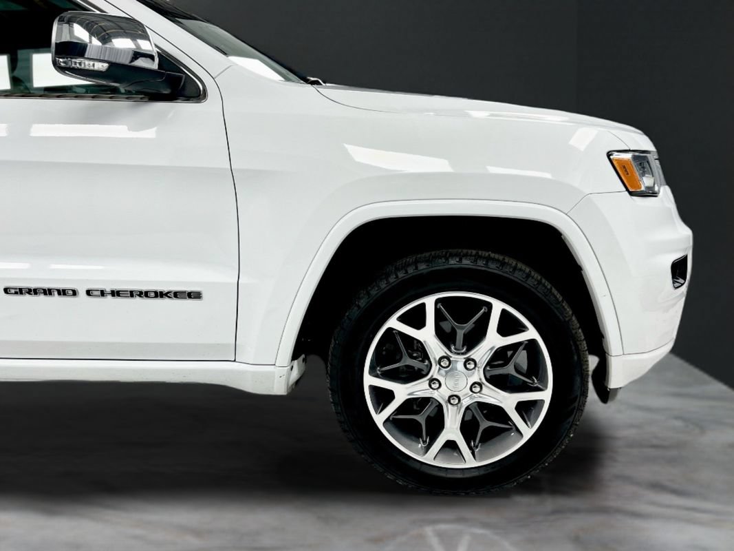 Used 2020 Jeep Grand Cherokee Overland AWD/4WD image 12