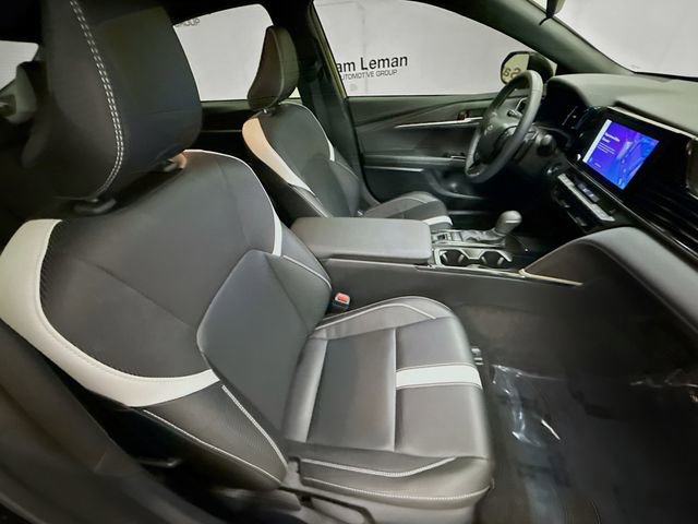 Used 2025 Toyota Camry SE image 27