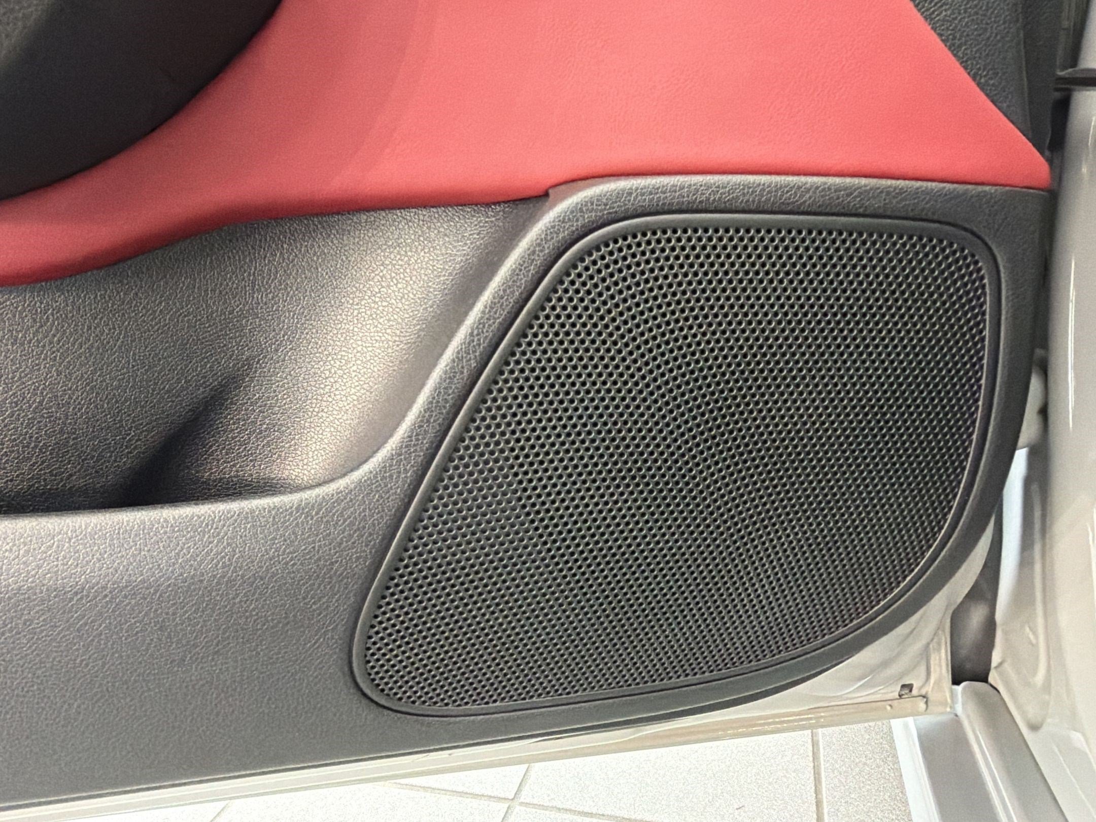 Used 2020 Kia Stinger GT1 RWD image 29