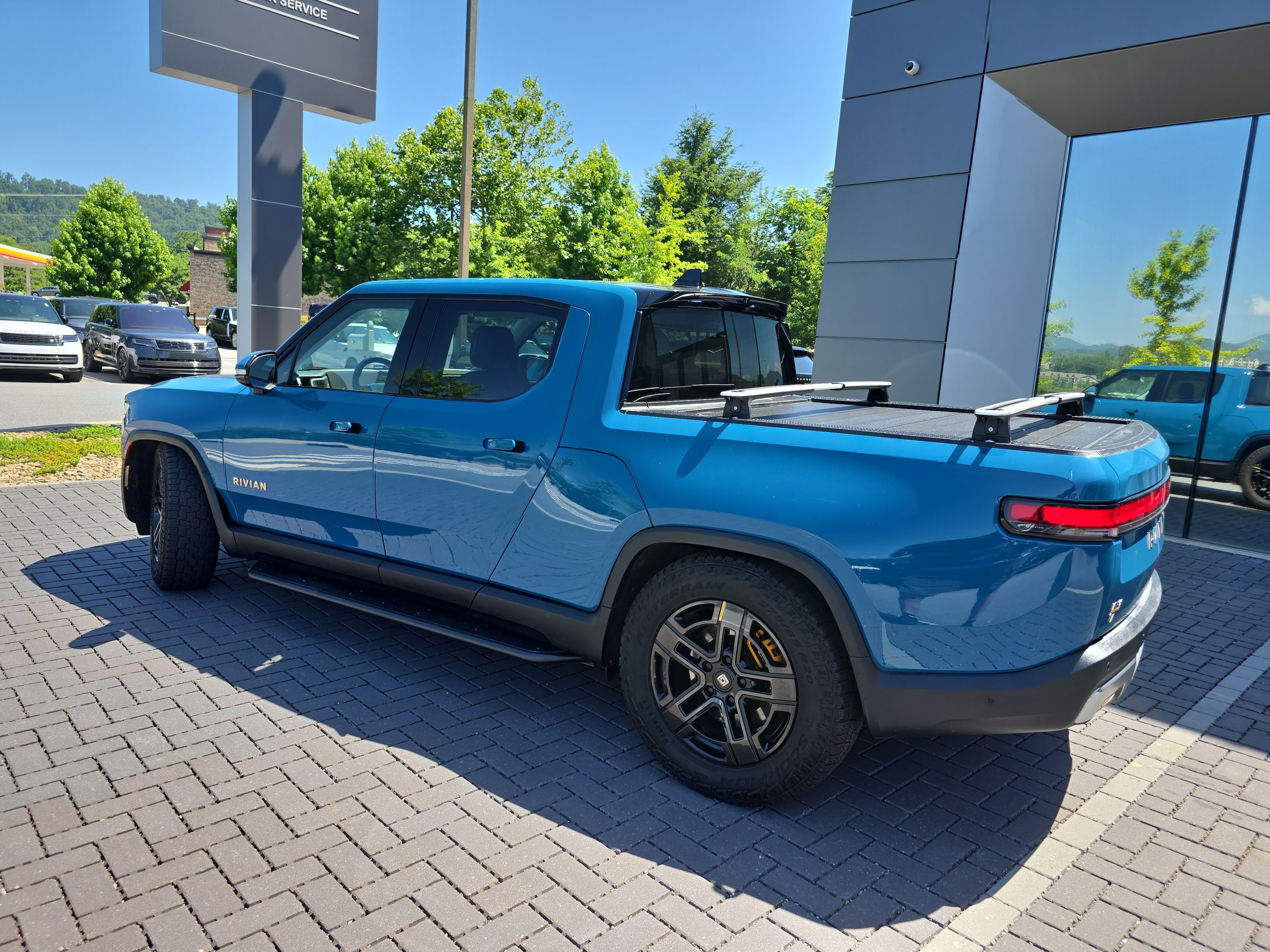 Used 2023 Rivian R1T Adventure AWD/4WD image 7