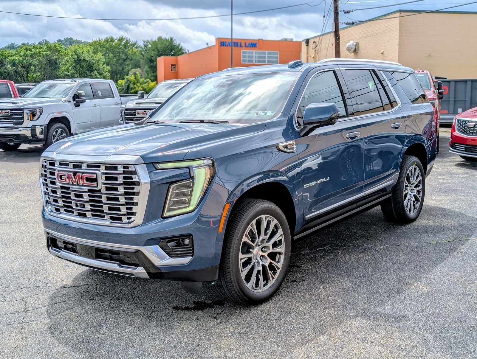 New 2026 GMC Yukon Denali w/ Denali Reserve Package AWD/4WD image 1