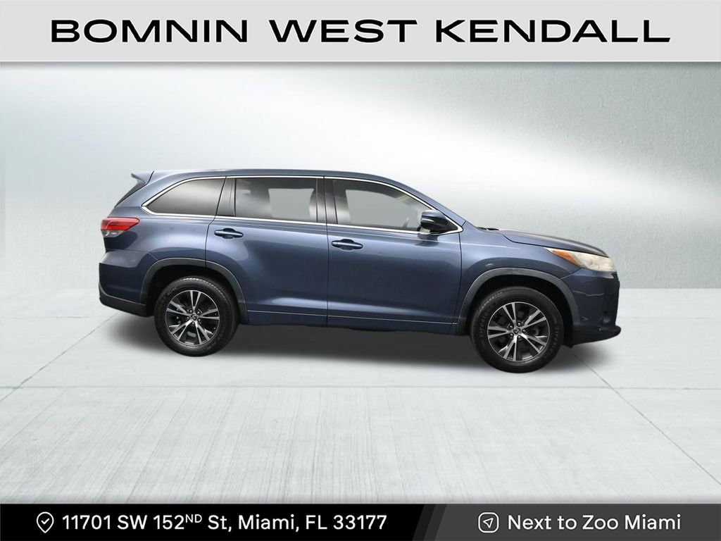 Used 2018 Toyota Highlander LE image 6