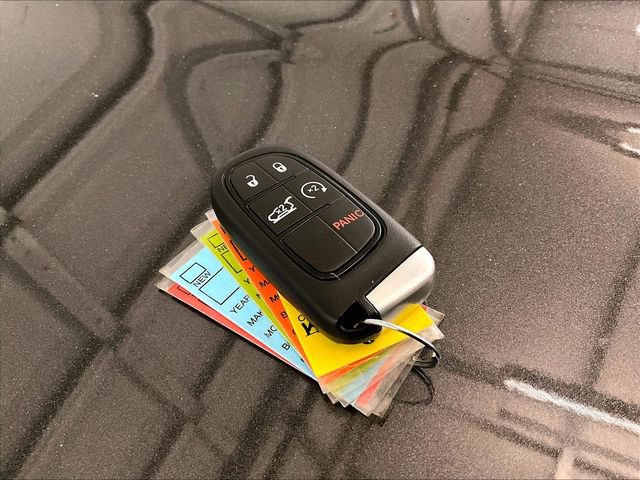 Used 2019 Jeep Cherokee Limited w/ Technology Group AWD/4WD image 10