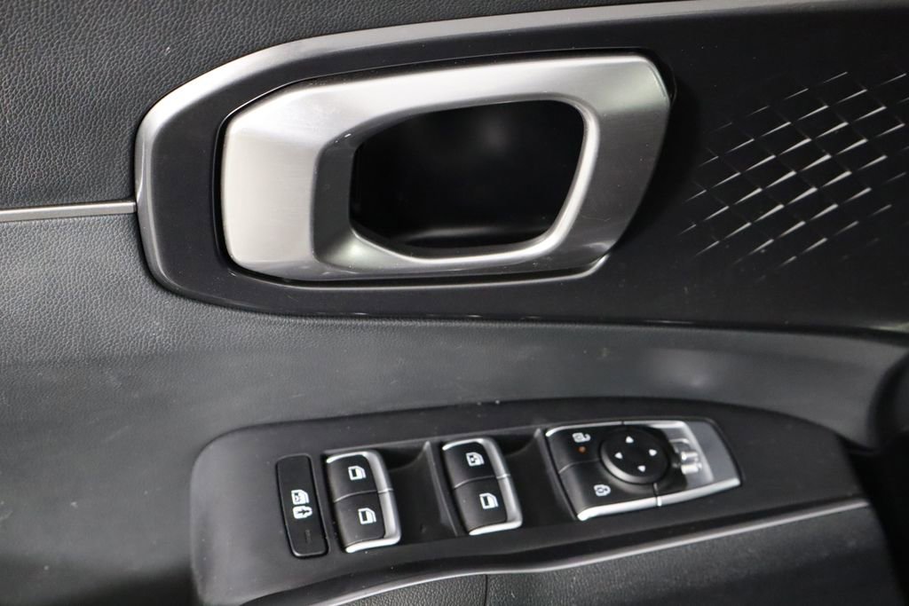 Used 2025 Kia Sorento S w/ Panoramic Sunroof Package image 16