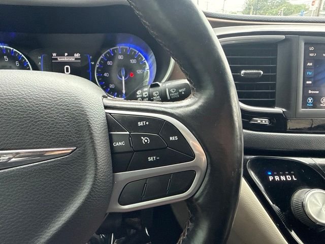 Used 2019 Chrysler Pacifica Touring-L FWD image 20