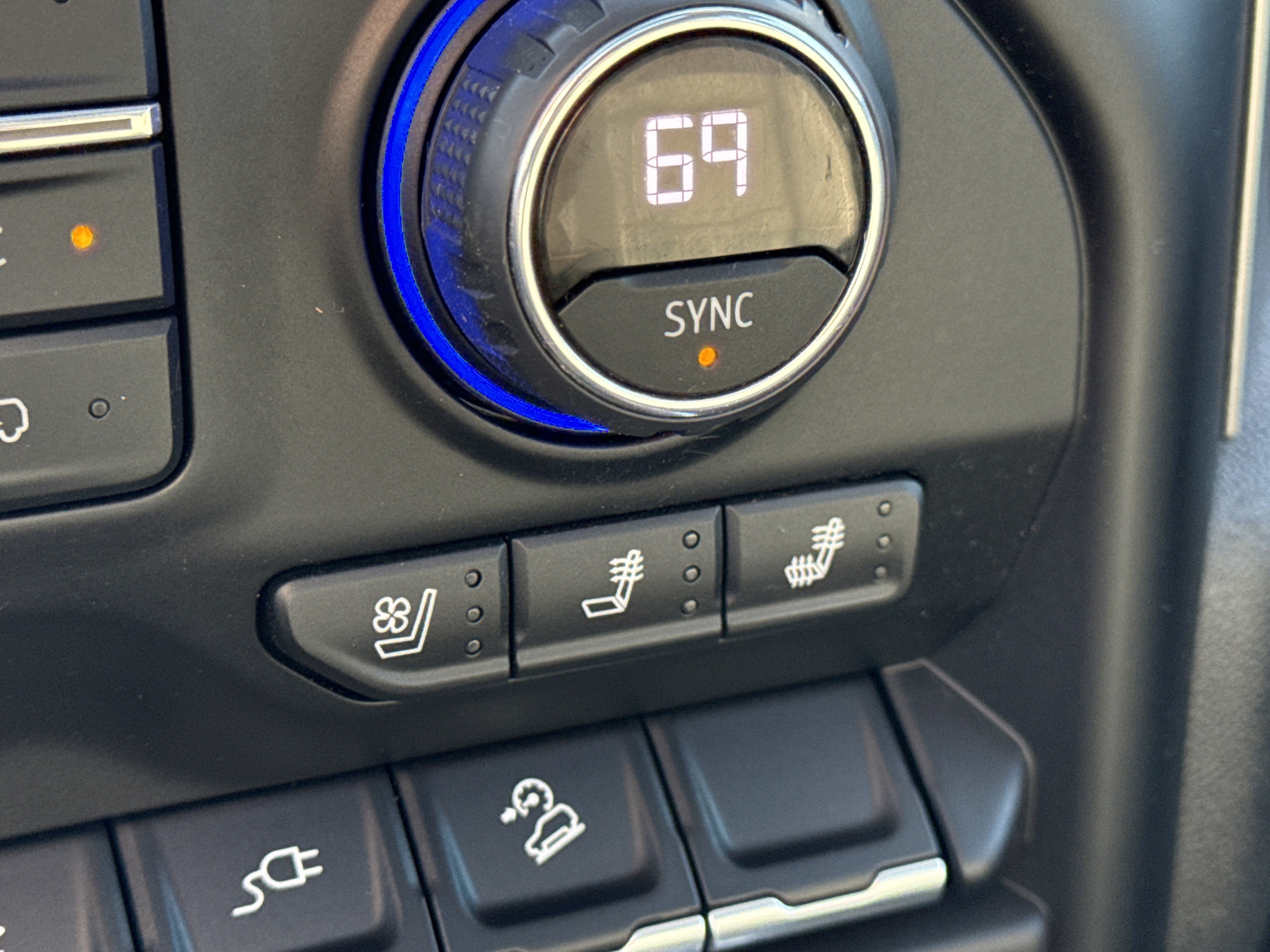 Used 2022 Chevrolet Silverado 2500 LTZ w/ LTZ Plus Package image 28