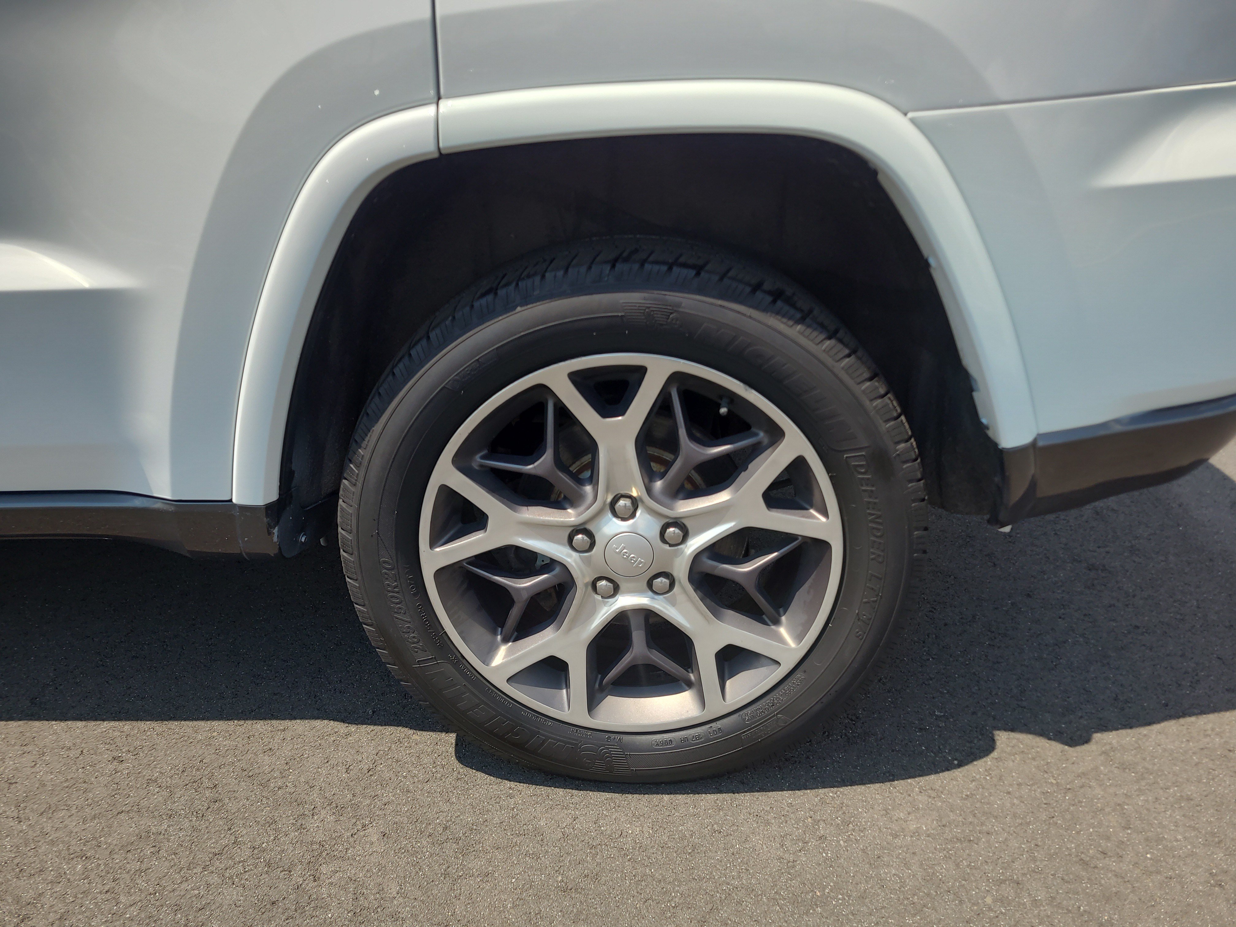 Used 2018 Jeep Grand Cherokee Limited AWD/4WD image 10