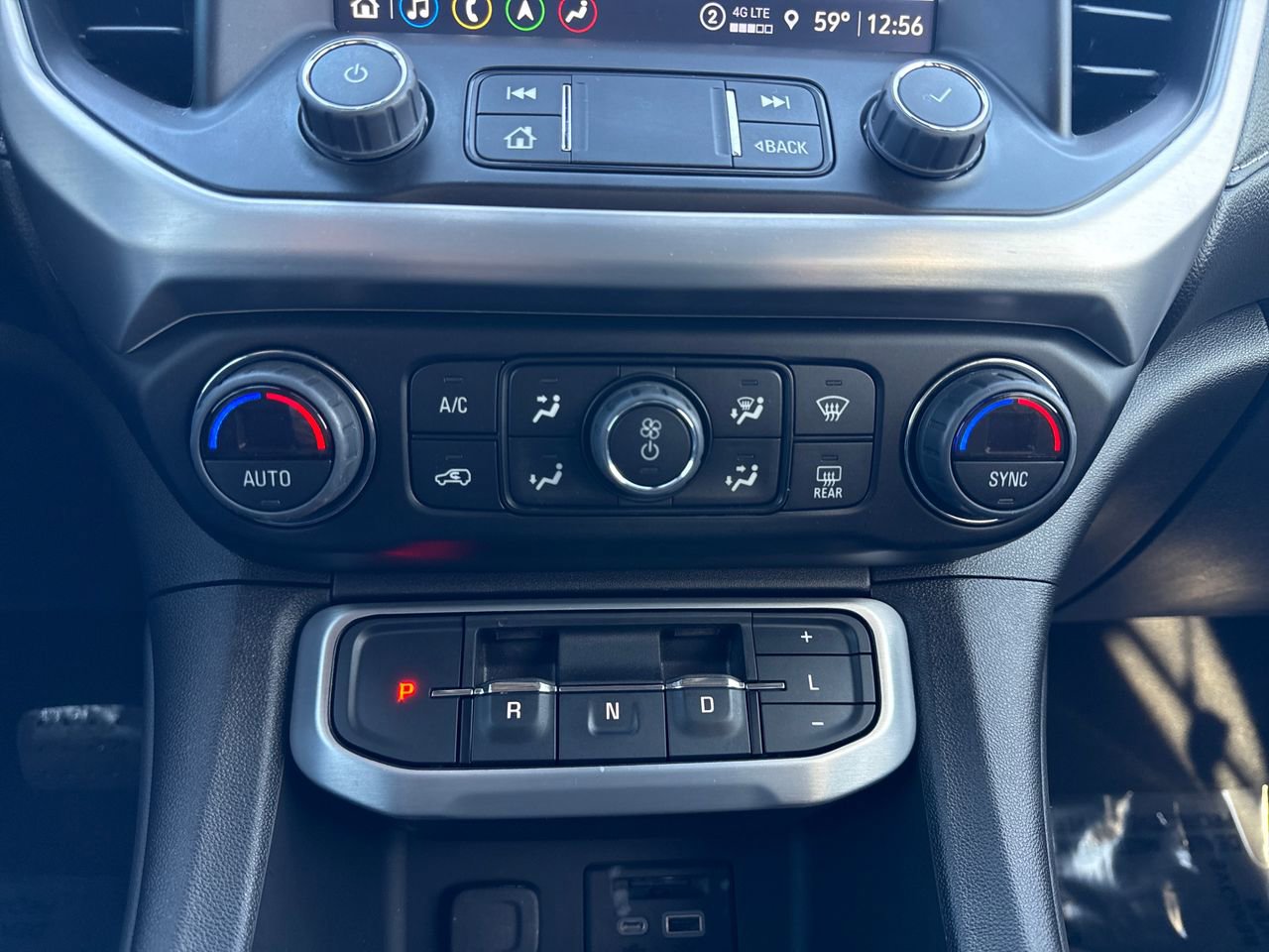 Used 2023 GMC Acadia SLT image 22