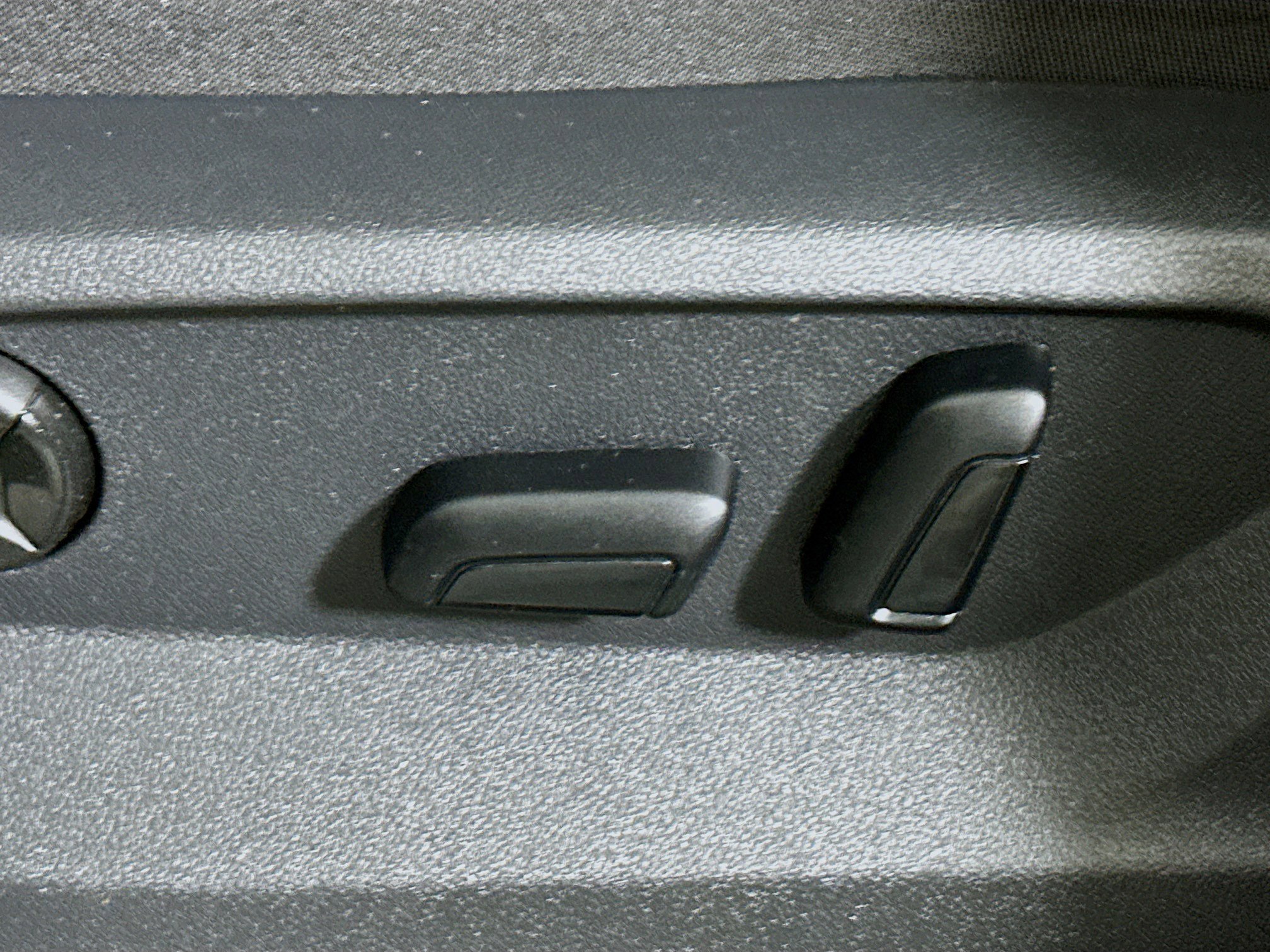 Used 2024 Volkswagen Atlas Cross Sport SE image 13