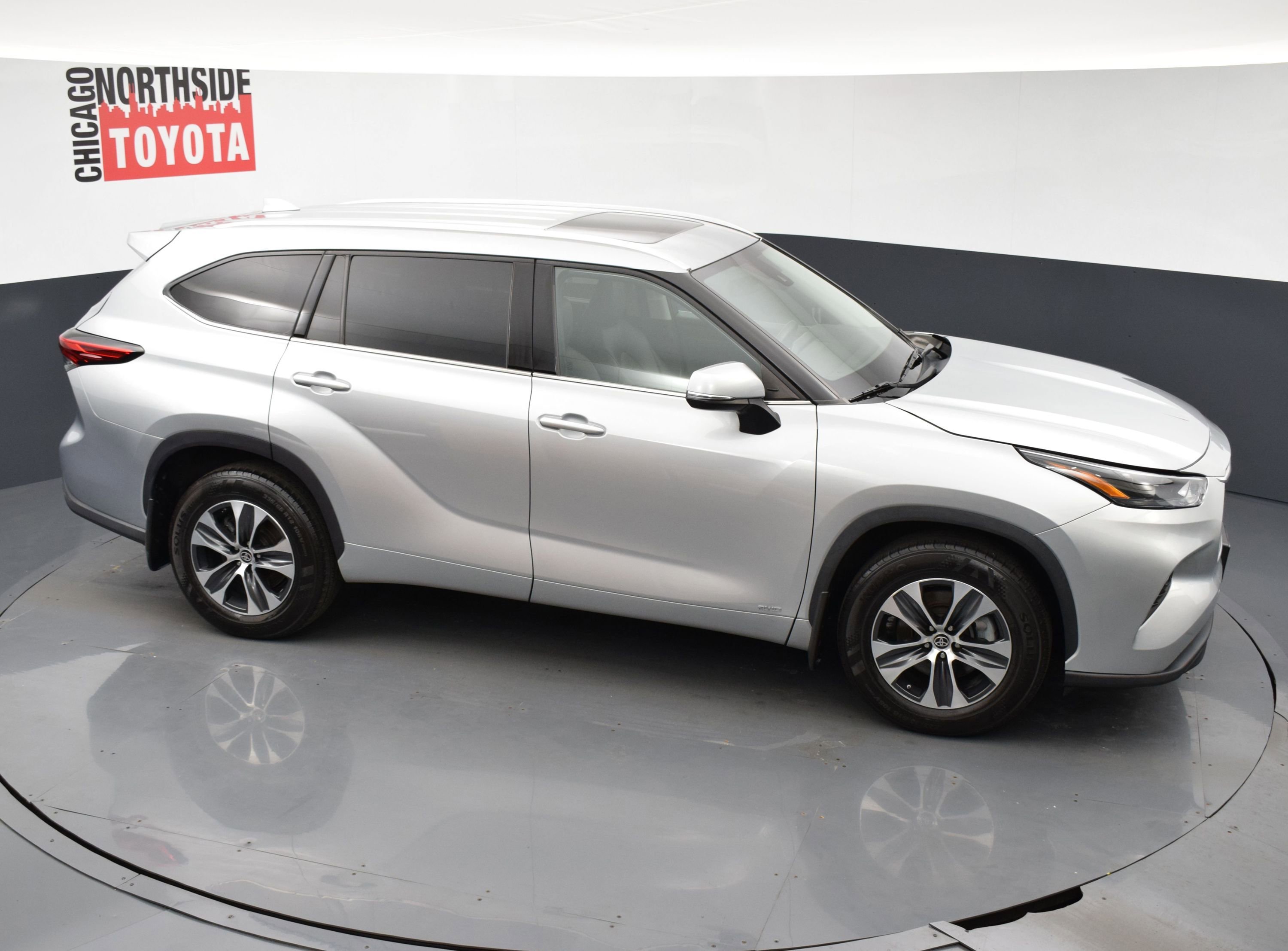 Used 2022 Toyota Highlander XLE AWD/4WD image 25