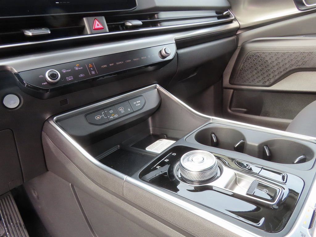 New 2026 Kia Carnival SX w/ SX Dark Edition Package image 6