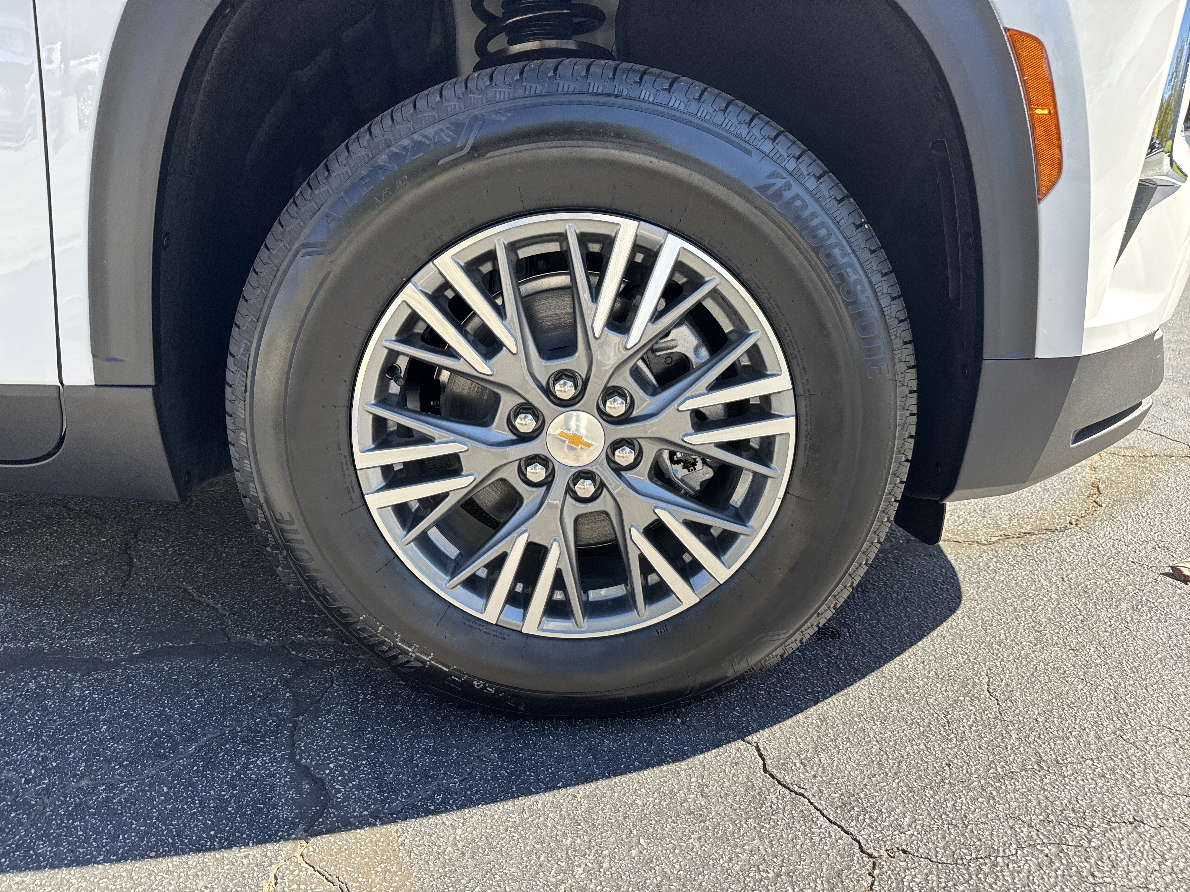 New 2027 Chevrolet Traverse LT w/ LPO, Floor Liner Package FWD image 12