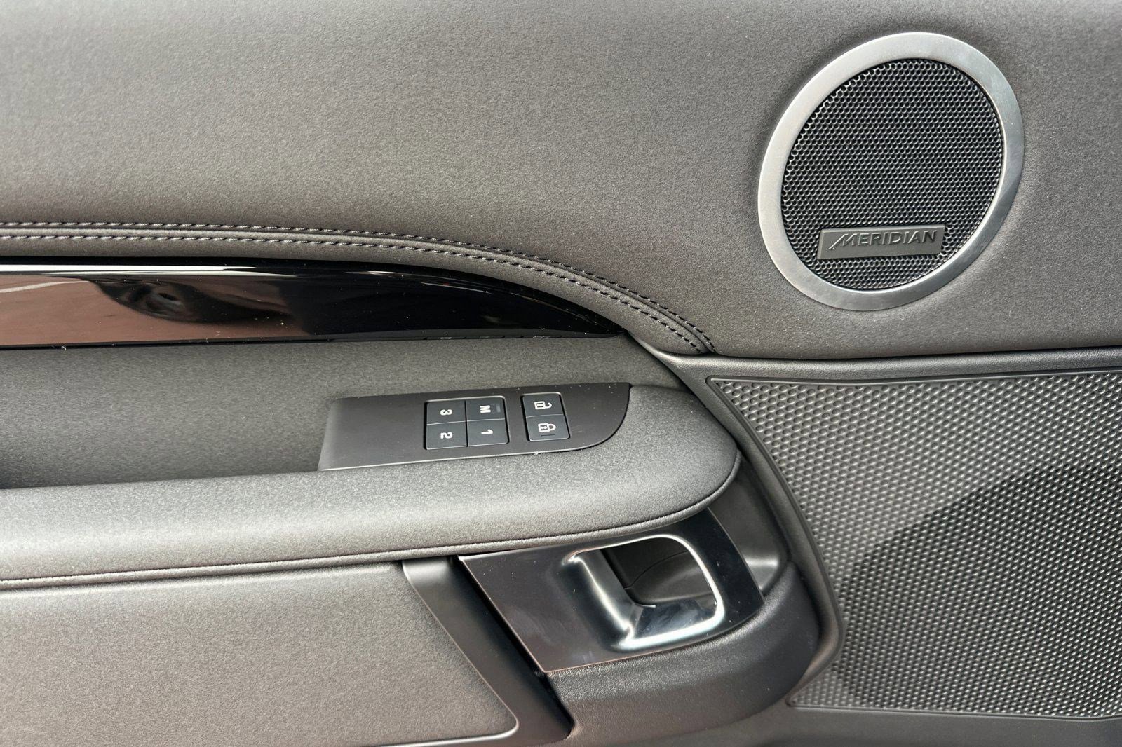 New 2026 Land Rover Discovery S AWD/4WD image 13