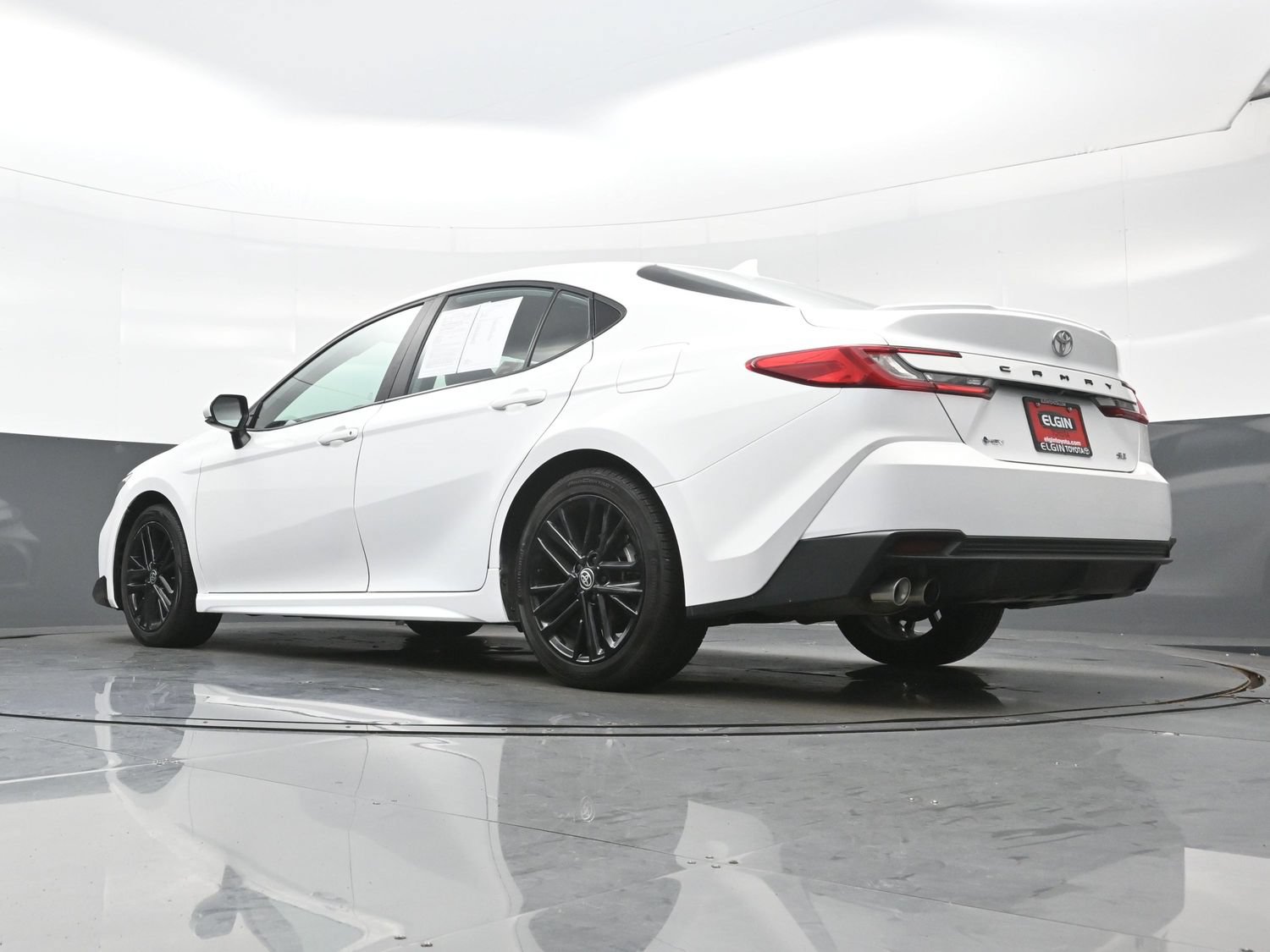 Used 2025 Toyota Camry SE FWD image 31