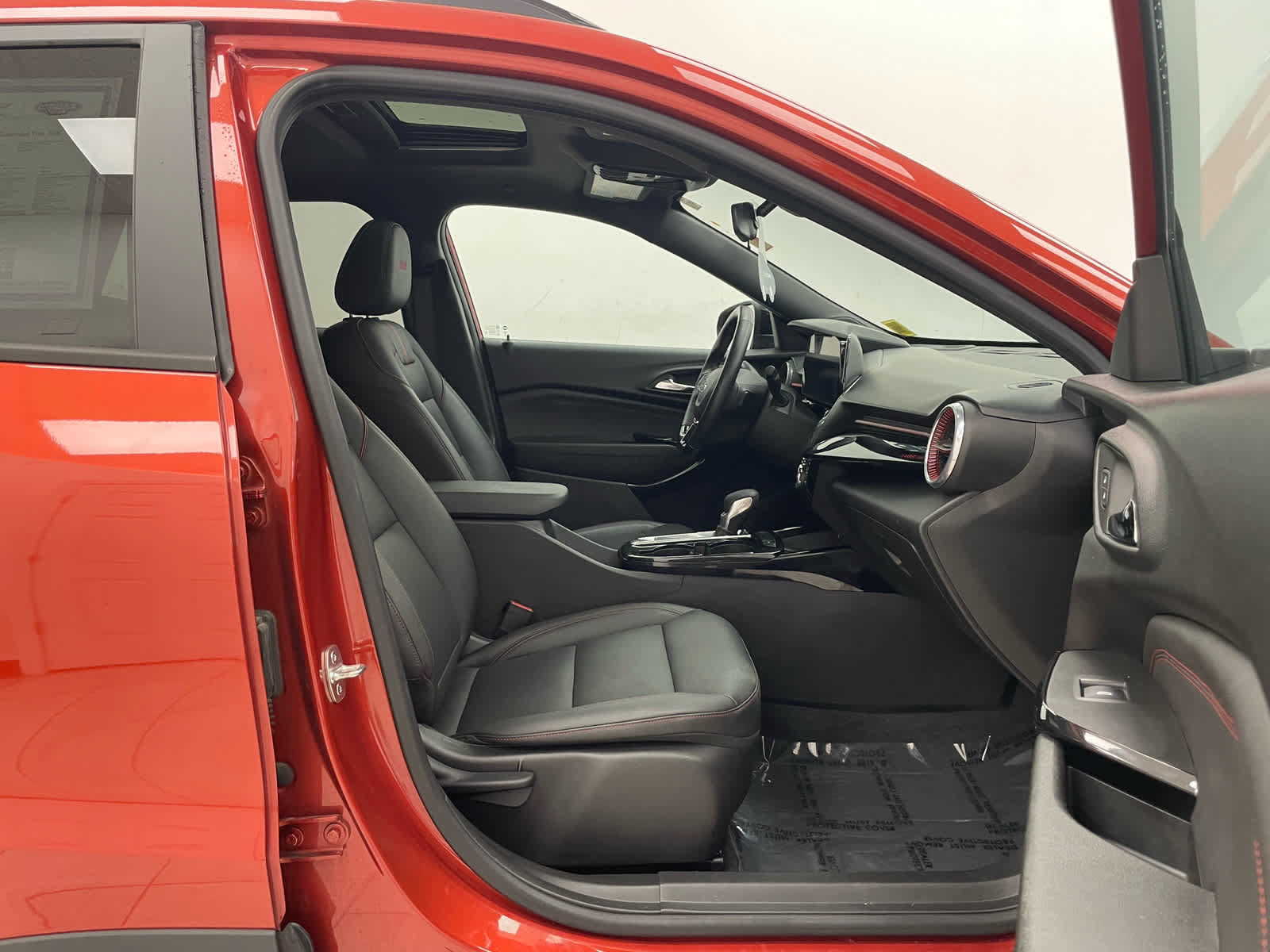 Certified 2024 Chevrolet Trax RS w/ Sunroof Package FWD image 16