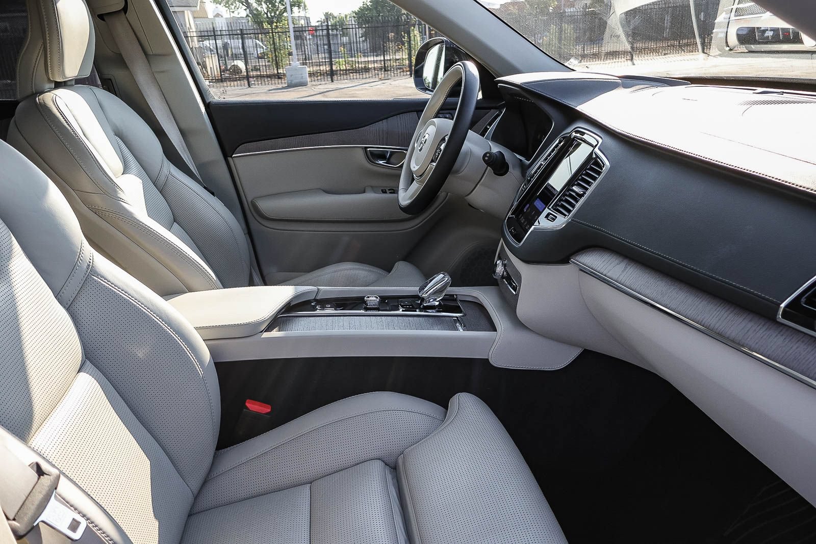 Used 2023 Volvo XC90 B6 Ultimate w/ Protection Package Premier AWD/4WD image 18