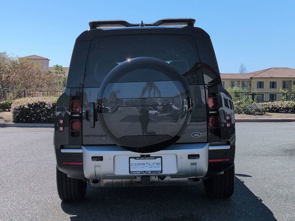 Used 2023 Land Rover Defender 130 SE image 6
