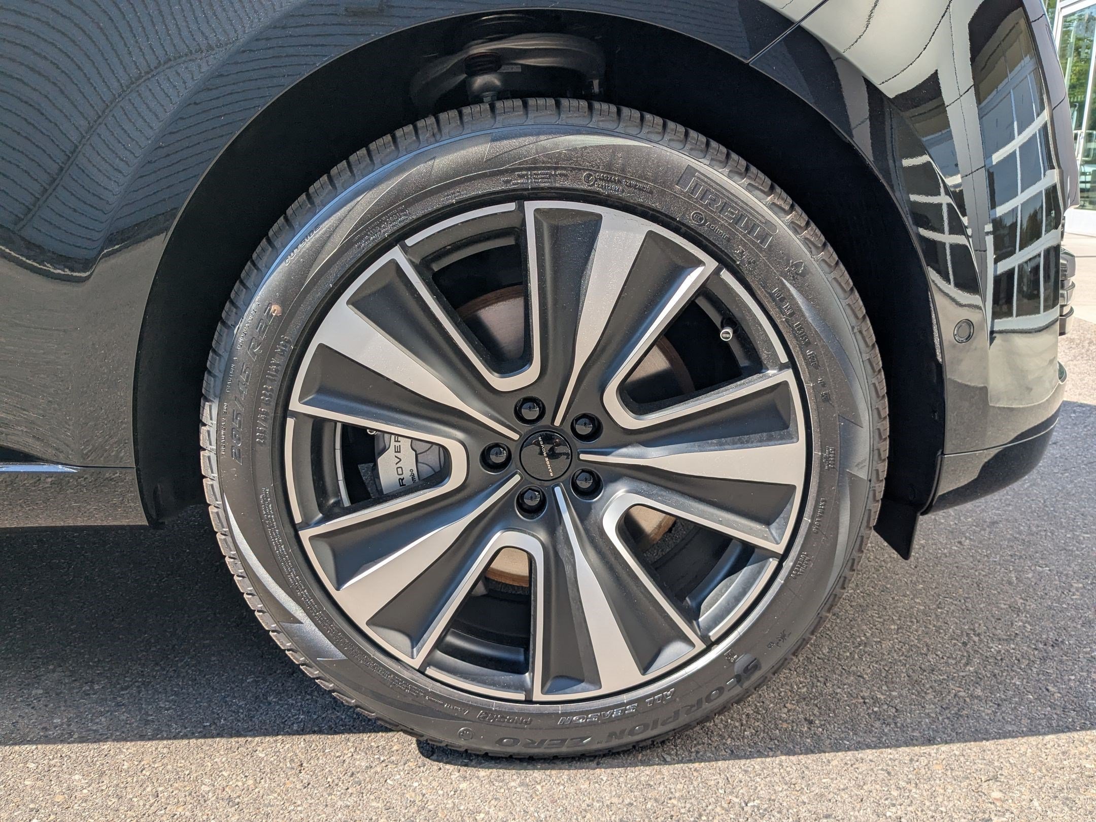 New 2026 Land Rover Range Rover Long Wheelbase SE AWD/4WD image 34