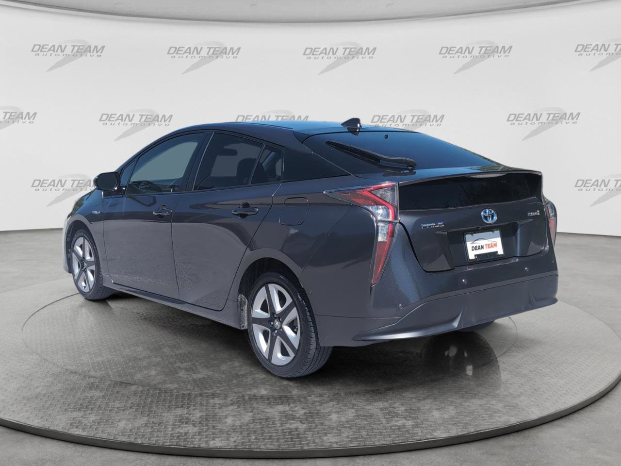 Used 2017 Toyota Prius Three Touring FWD image 5