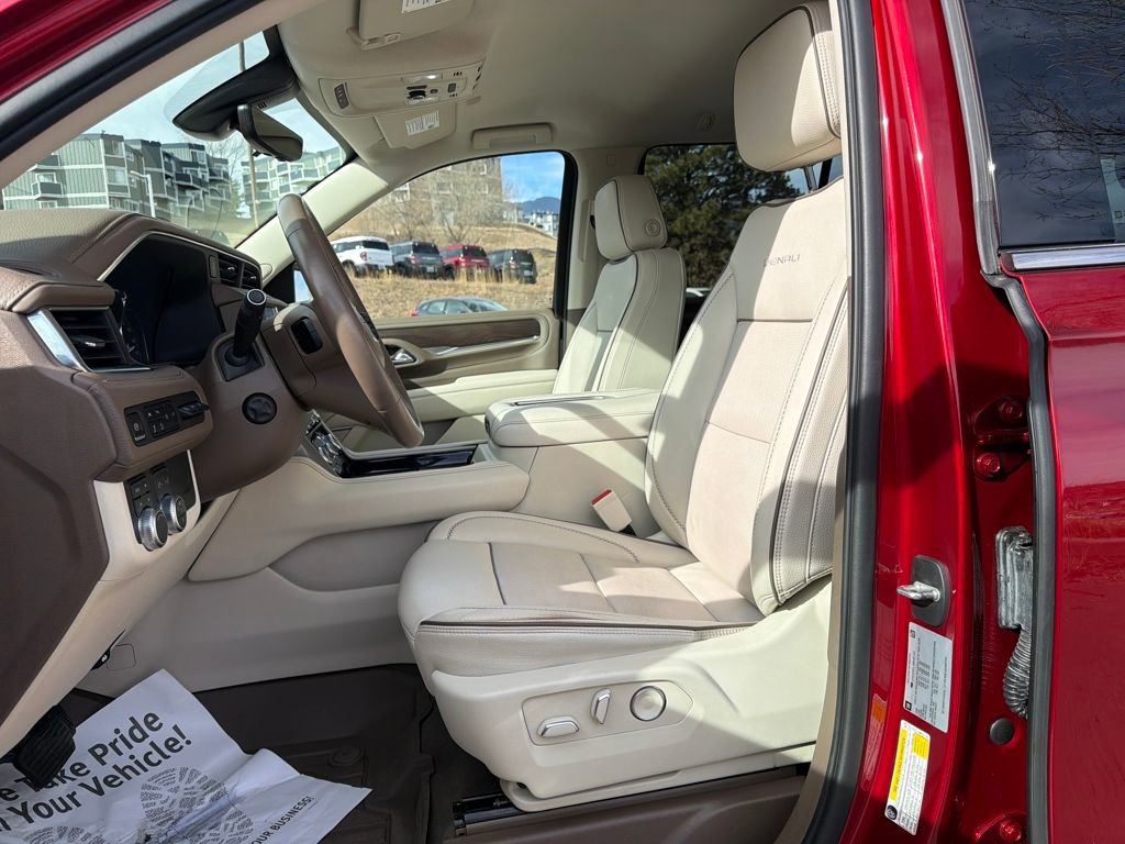 Used 2021 GMC Yukon Denali w/ Advanced Technology Package image 11