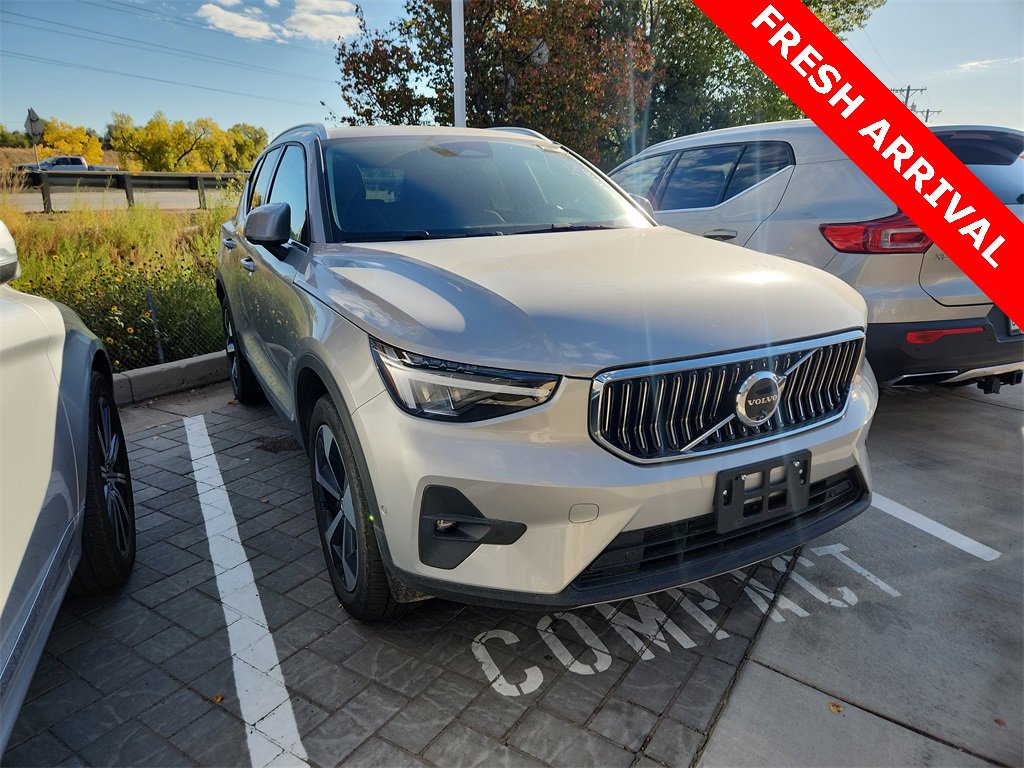 Used 2025 Volvo XC40 B5 Plus