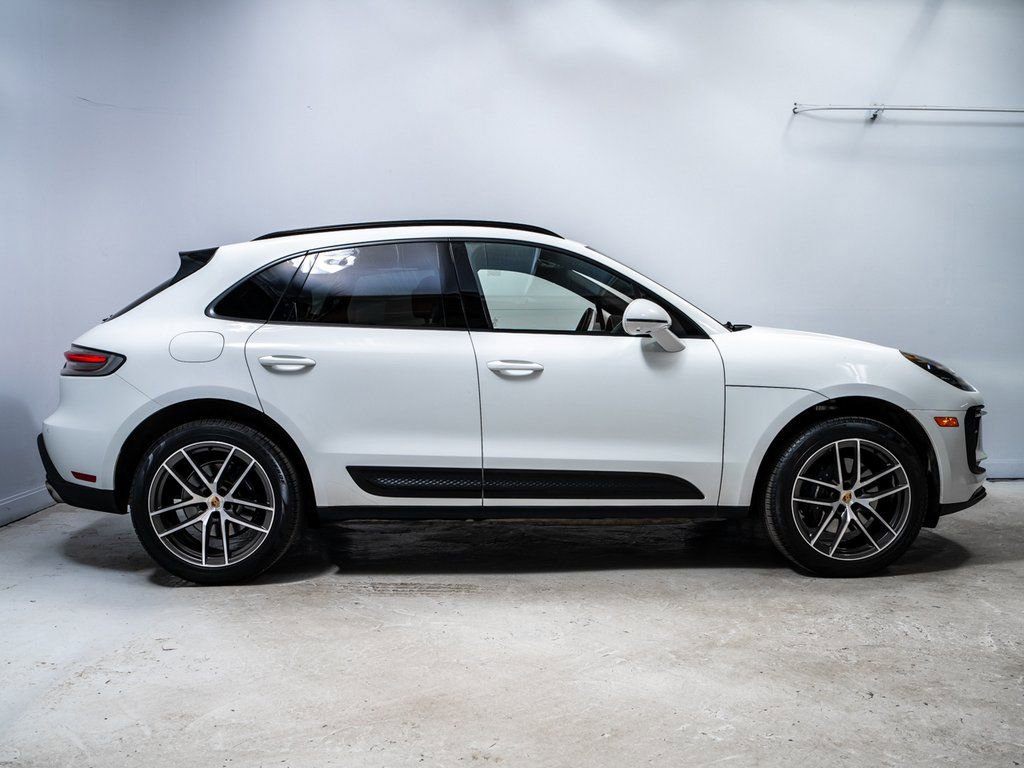 Certified 2025 Porsche Macan image 8